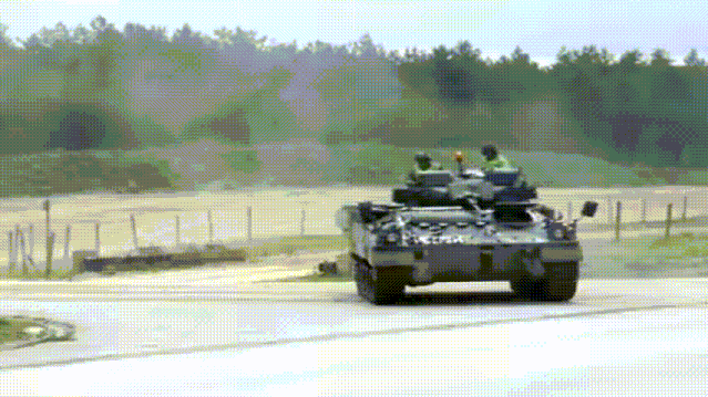 汽车转向与坦克转向有什么不同？