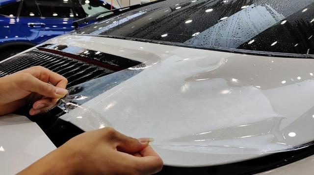 汽车贴膜后怎么除胶，汽车玻璃膜去除注意事项