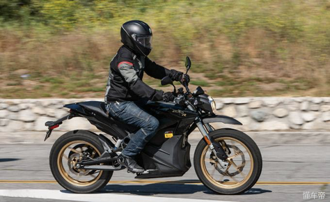 售价12.4万高性能电动摩托车Zero DSR试驾体验