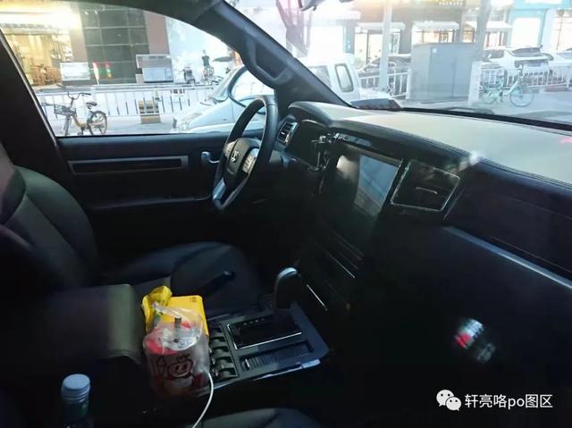 形似丰田陆巡 丨 大排量V8国产SUV——中国恒天L4600