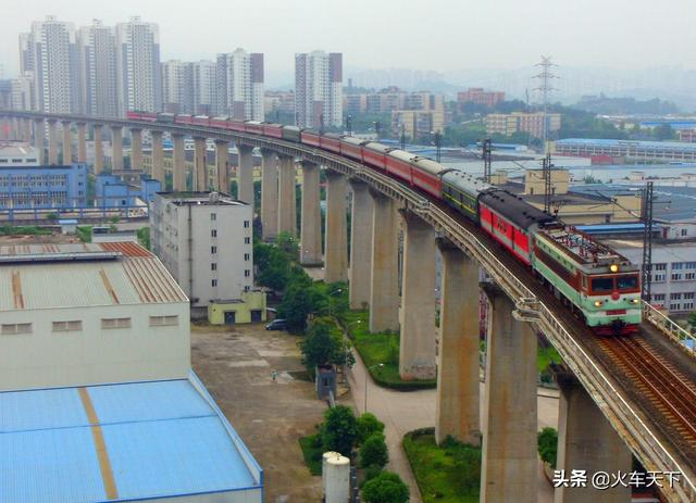 这趟重庆和深圳间的普速客车 运行线路比较绕 曾经是套跑车