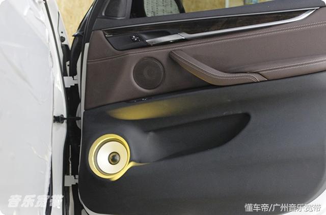 广州新款宝马X5音响也能这样改装 门板切割倒模