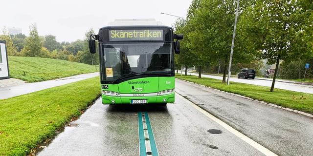 瑞典率先打造世界首条永久性电动公路系统，汽车行驶中可自行充电