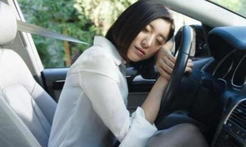 车窗关紧后，如果在车内睡觉，会因为缺氧造成生命危险吗？