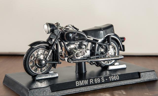 值得收藏经典BMW 1：24摩托车模型