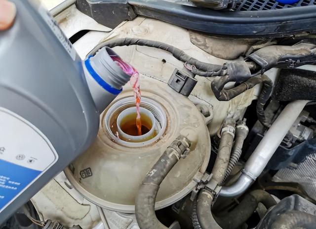 汽车暖风来自发动机余热？维修工：别傻了，一旦搞错喝油如喝水