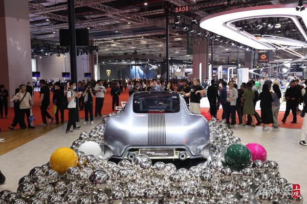 第二十届上海国际汽车工业展览会开幕 首发车型中新能源车占比大