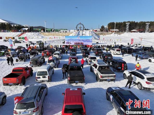 中国最北冰雪汽车越野赛开赛 100余辆赛车竞技