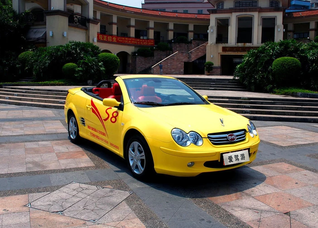 首款国产敞蓬跑车售价仅为16万，外形酷似奔驰SLK，为何没人买