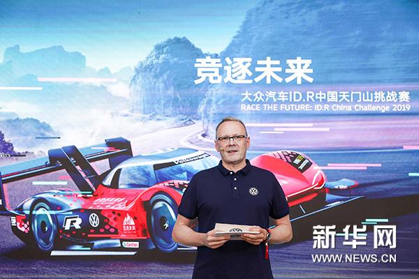「吴问东西」大众冯思翰：驾驭变革 助力中国汽车产业稳步发展
