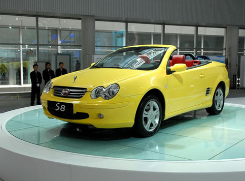 首款国产敞蓬跑车售价仅为16万，外形酷似奔驰SLK，为何没人买