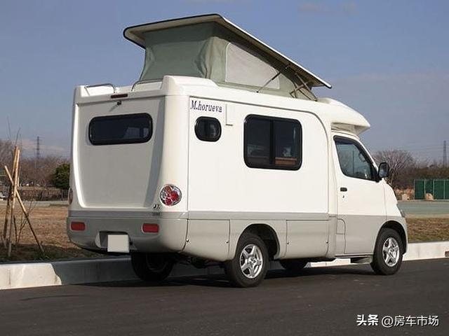 为小家庭设计，丰田Liteace升顶房车，高2.2米，两张床位睡3人