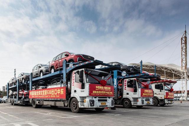 广西柳州：五菱首批478辆中国原版全球车出口中东8国