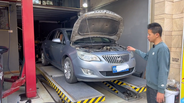 一个汽车修理工的日常工作。 #玉林汽车维修保养