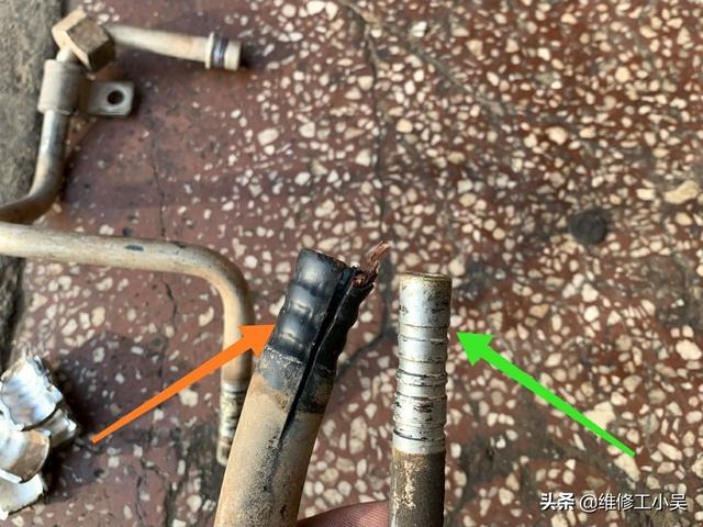 汽车空调管道漏制冷剂，师傅修理好旧管道，而不是直接换新管道