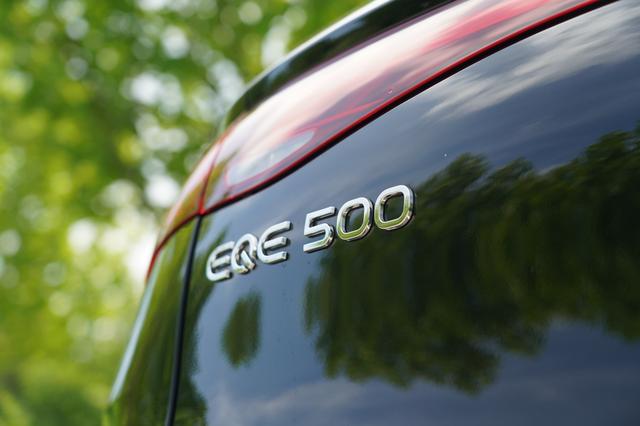 试驾奔驰EQE SUV：自带大V8声浪的纯电SUV！动力强劲还舒适