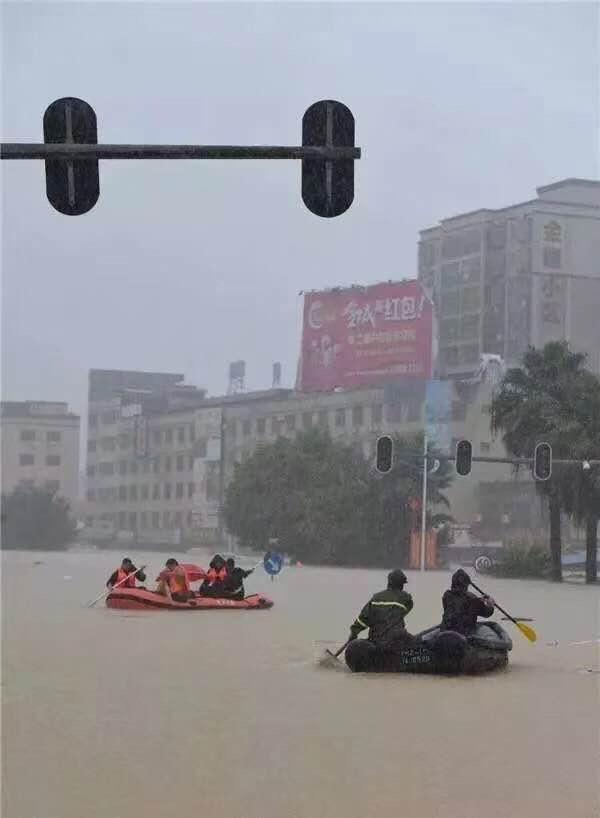 汕头暴雨致灾害严重，灾后救援，吉利汽车在行动