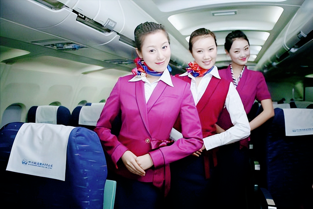 车企新风潮：空姐们脱下机舱制服，穿上销售战袍？