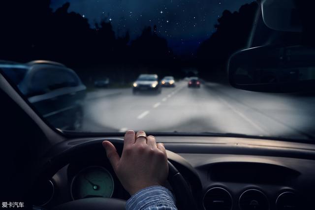 照明距离增长百倍 汽车大灯的发展都经历了什么？