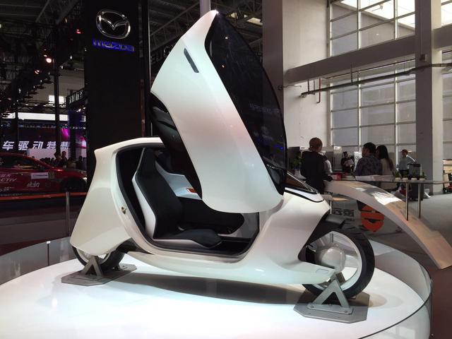 首款两轮电动车现身中国，外形酷似“未来”车型，续航达400公里