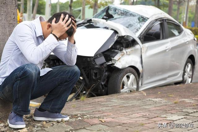 车辆发生意外时，应该怎么做