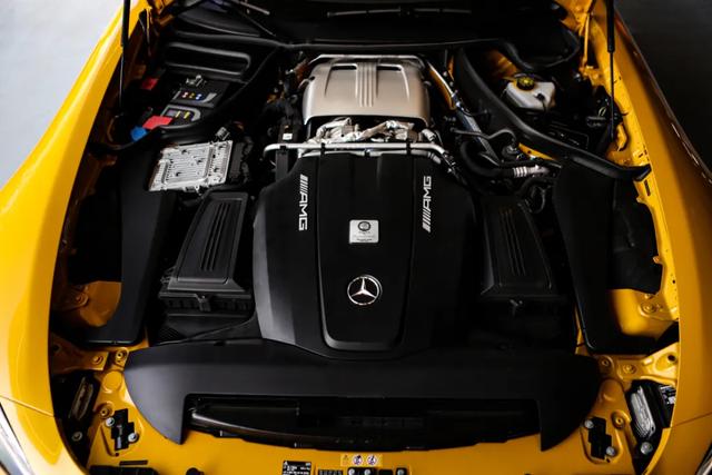 4.0T+V8，强调运动属性，试驾AMG GT C敞篷跑车