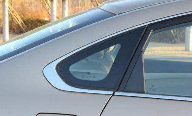 汽车上打不开的三角窗，为什么是最贵的？