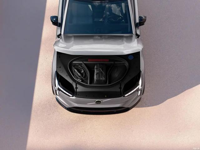沃尔沃EX90：沃尔沃的新旗舰SUV，22英寸大轮气场直接拉满