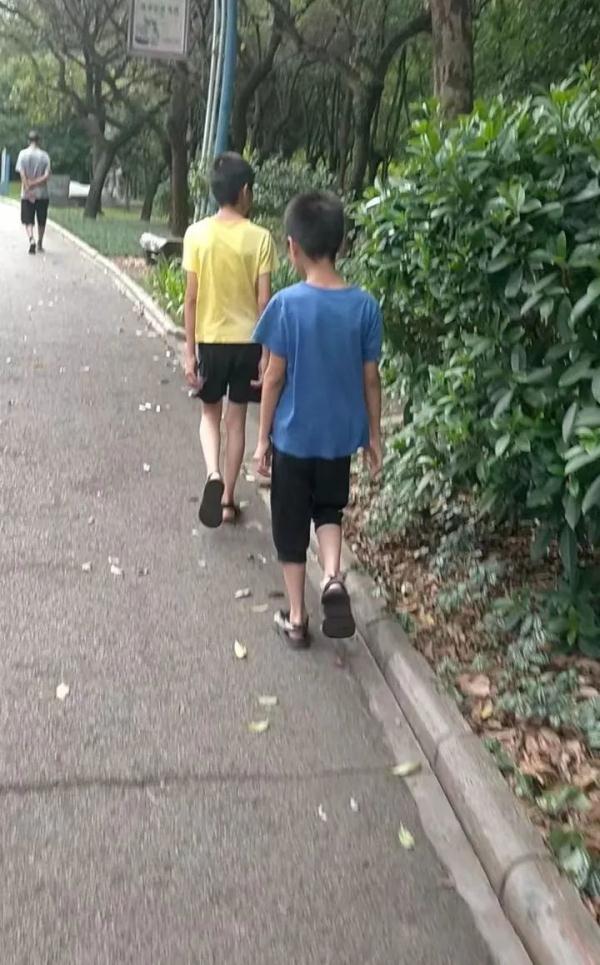 在柳州莲花客运站附近走失的两男孩，有消息了！