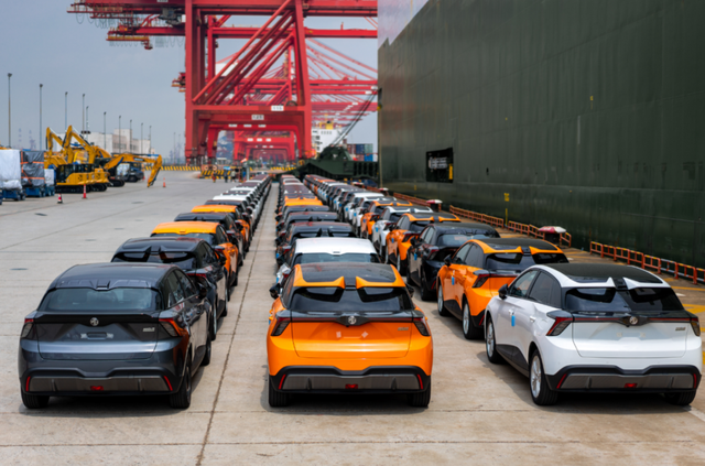 中国汽车出口榜单大揭秘：巴西暴涨330%，澳大利亚惊现20%大跌