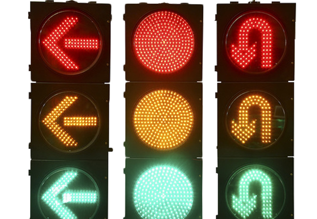 新国标红绿灯“惹众怒”！左转车道不亮灯，车主一不小心被扣6分