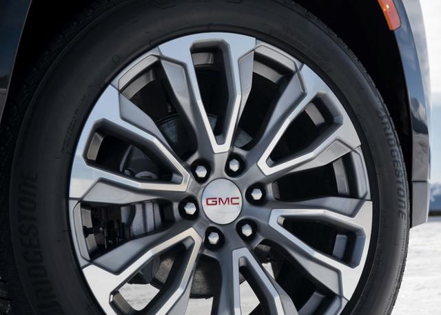 GMC 新款SUV亮相，搭载的是6.2L V8发动机，功率可达313kw
