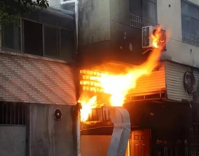 禹州电动汽车自燃，损失严重：生活中要防止忘记关火、电器起火