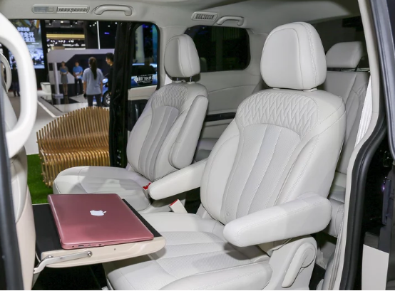 十万元就能体验MPV的豪华，近五米的车身带来超感的乘坐空间，长安科尚入手体验