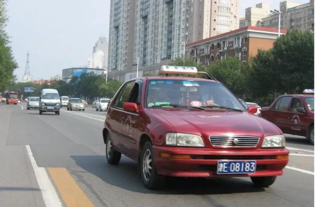 80年代夏利大发，都是日本最新车型，天津曾是全国八大汽车基地