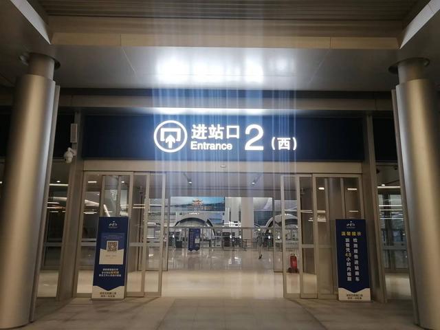 从临安城区到杭州火车西站，地铁和公交要多久？