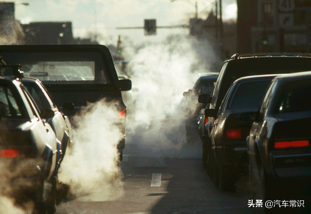 汽车排气管冒蓝烟、白烟、黑烟，是怎么一回事？要不要去修车厂？