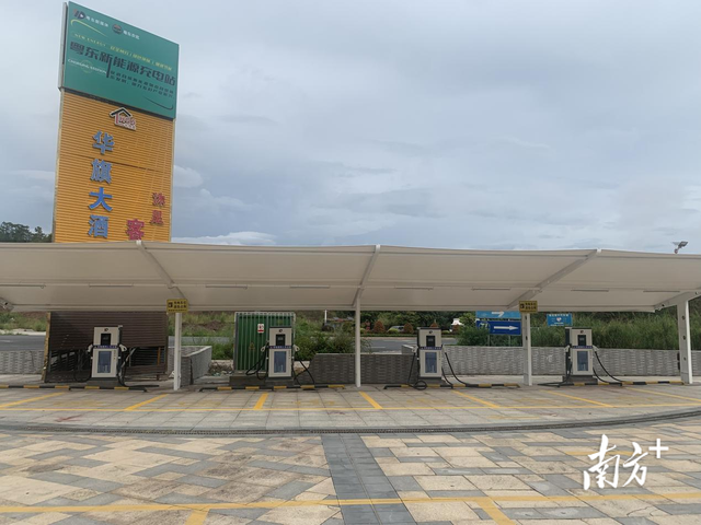 梅州五华一大型新能源汽车充电站通电运营，位置在这→