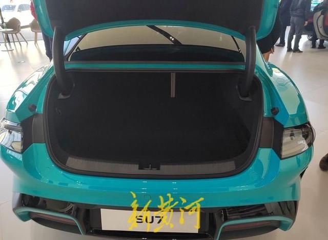 新黄河探访北京西安小米汽车体验店：SU7人气较旺，产品力有待检验