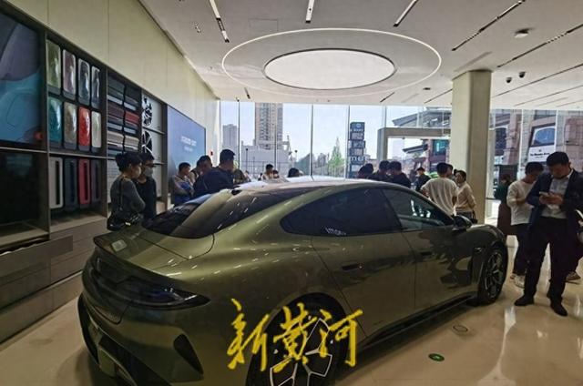 新黄河探访北京西安小米汽车体验店：SU7人气较旺，产品力有待检验