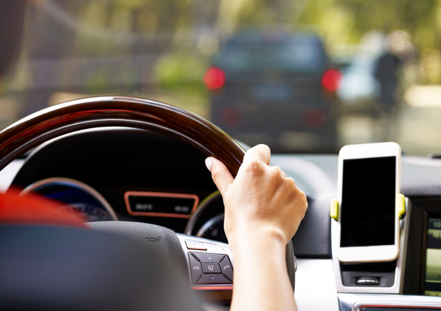 手机导航怎么同步到汽车显示屏？教你这样连接，轻松同屏还不贵