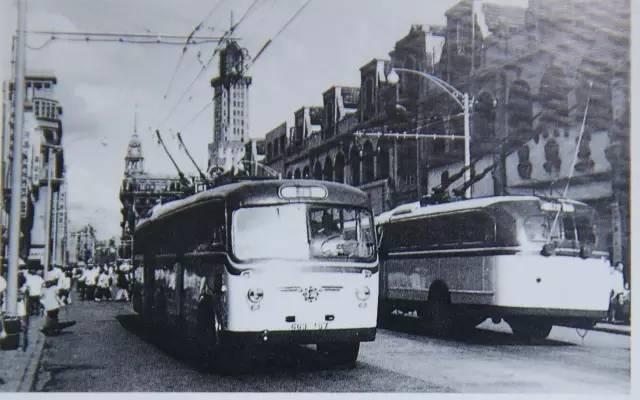 【壮丽70年】99%的上海宁都不知道，上海公交百年间出现过那么多车型，绝版老照片来了