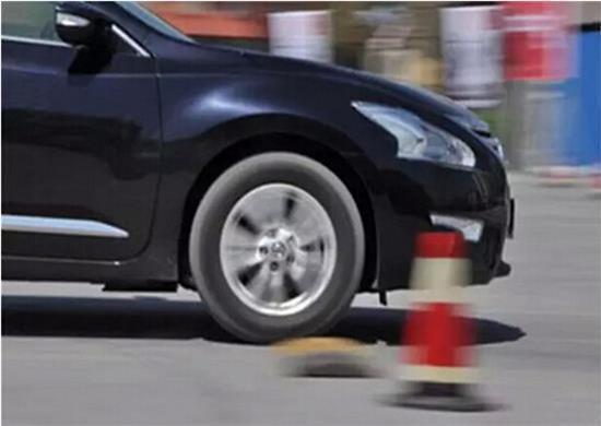 减速带对车伤害究竟有多大？该怎样通过对汽车危害最小？