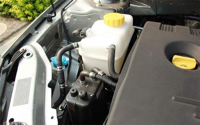 汽车发动机舱内的各种“水壶”的名称与作用是什么？