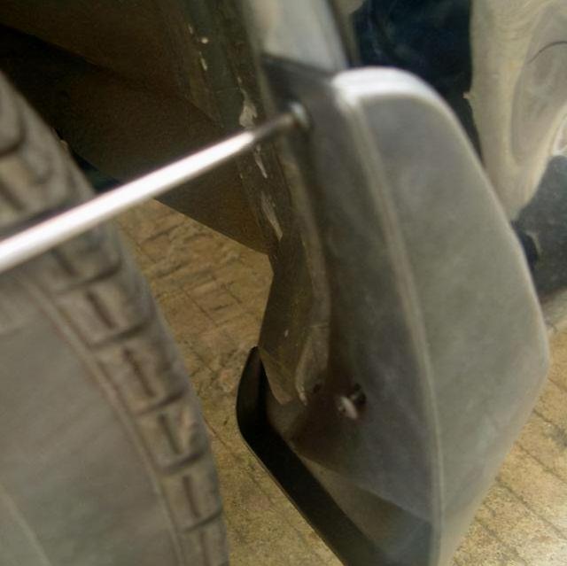 轮胎边的“预留孔”有什么用？很多车主不知道，老司机说出答案