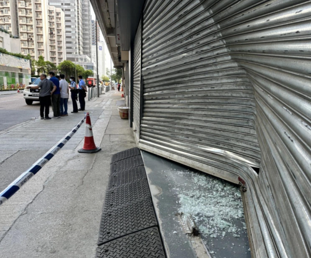 泼油漆、砸大门 比亚迪香港4家门店3小时内连遭破坏