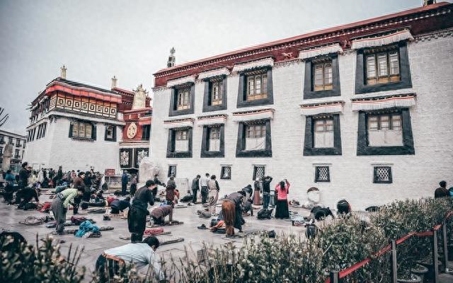 西藏七日游跟团费用需要多少？初次入藏的价格及行程
