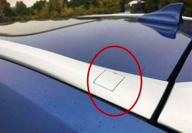 若车钥匙被锁在车内，只能砸玻璃拿出来？其实有很多处理方法