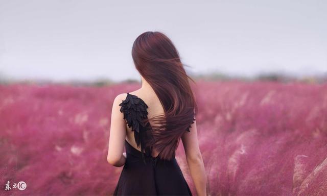 小说：他去面试被保安赶出来，将保安揍一顿，意外被美女总裁看上