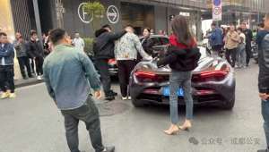 汽车喷漆视频(编造“感情纠纷”视频，故意喷涂汽车成都警方通报：7人被罚)